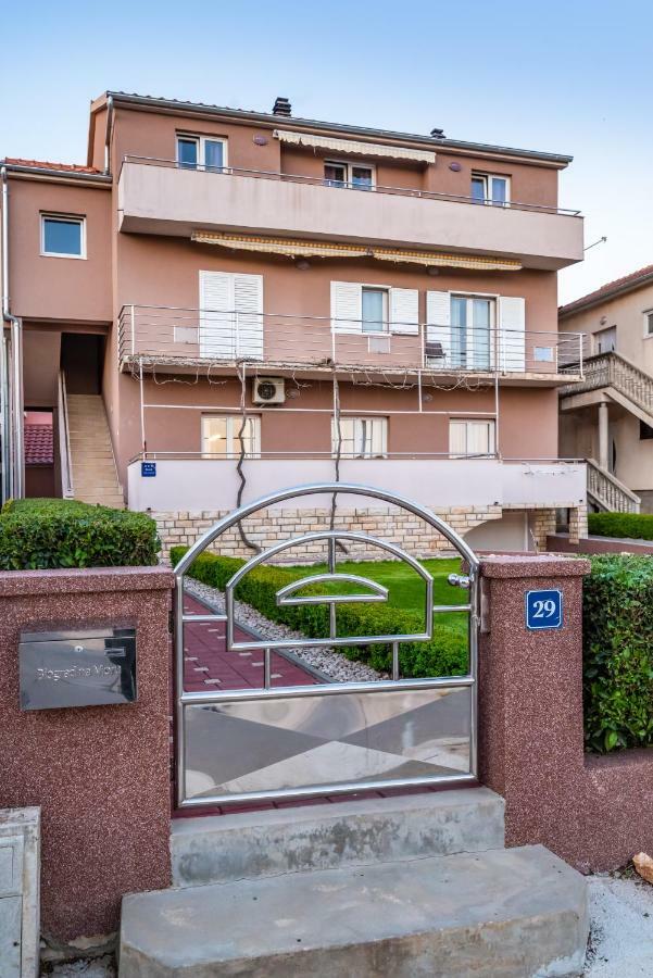 Apartment Adrian 비오그라드나모루 외부 사진